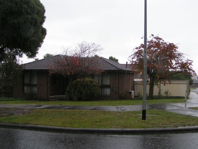 1  Cobb Court, Newborough VIC 3825