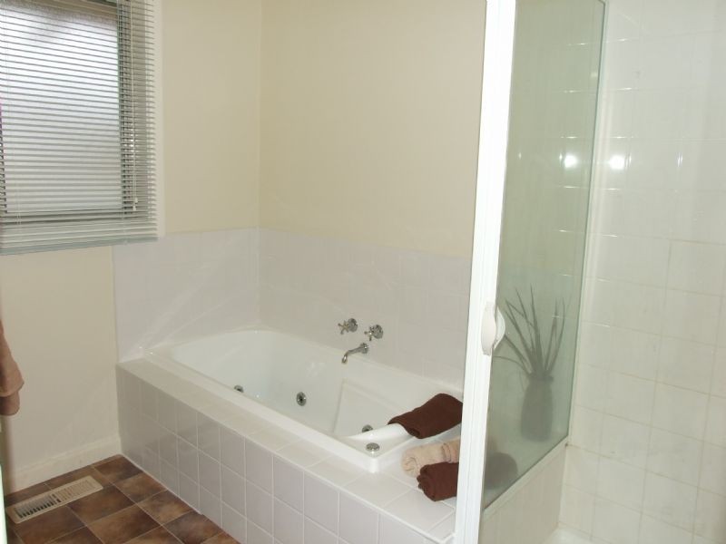 28 Heather Grove, Newborough VIC 3825