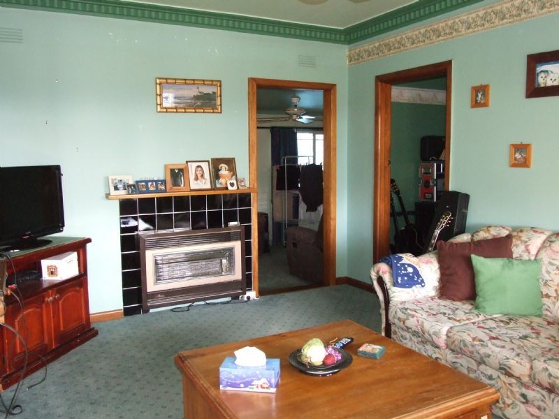 17 Paisley Street, Newborough VIC 3825