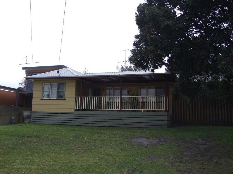 17 Paisley Street, Newborough VIC 3825