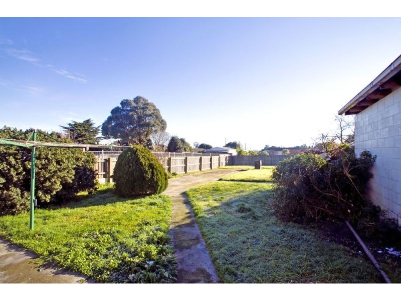 2 Peer Street, Moe VIC 3825