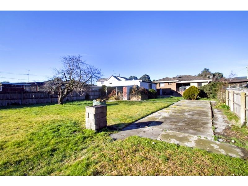 2 Peer Street, Moe VIC 3825