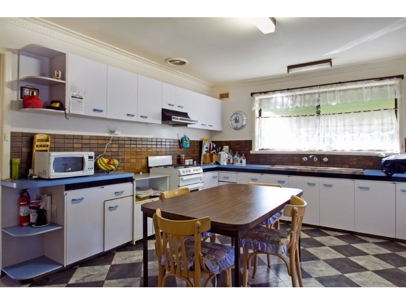 2 Peer Street, Moe VIC 3825