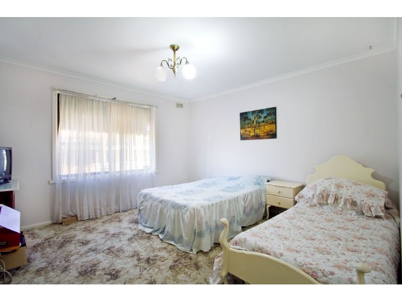 2 Peer Street, Moe VIC 3825