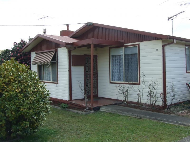 16 Mirboo Street, Newborough VIC 3825