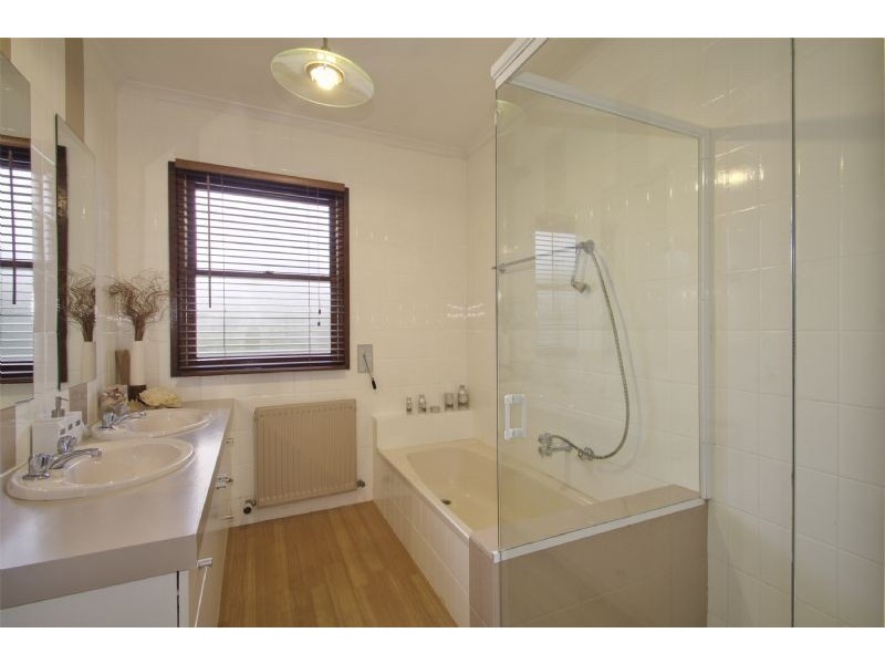 4 Alpha Court, Moe VIC 3825