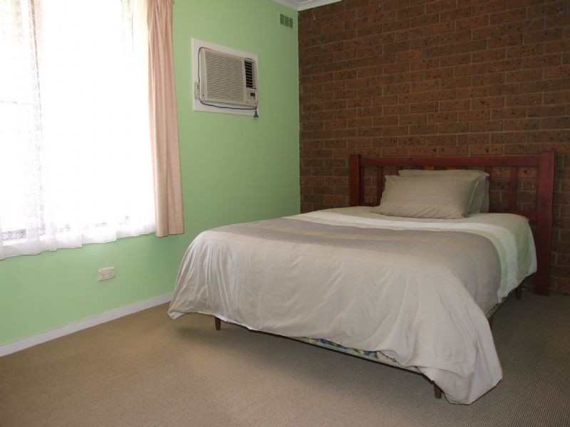 2/20 Gladstone, Moe VIC 3825