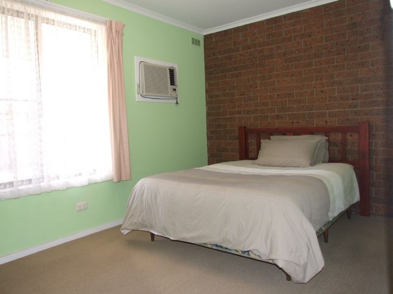 2/20 Gladstone, Moe VIC 3825