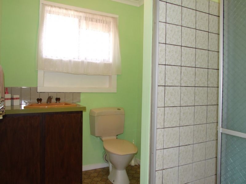 2/20 Gladstone, Moe VIC 3825