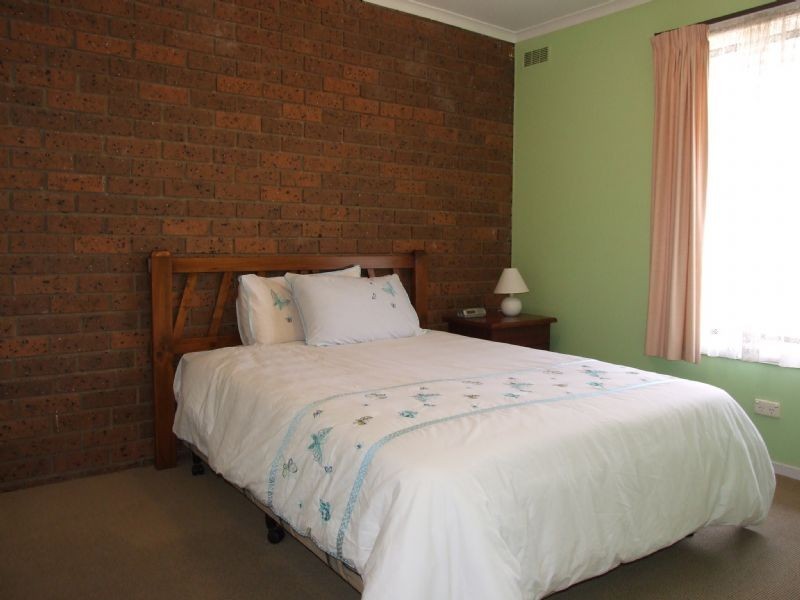 2/20 Gladstone, Moe VIC 3825