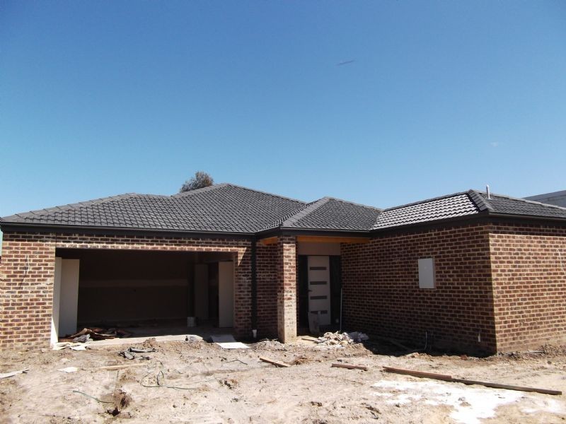 1 & 2/4 Linton Avenue, Moe VIC 3825