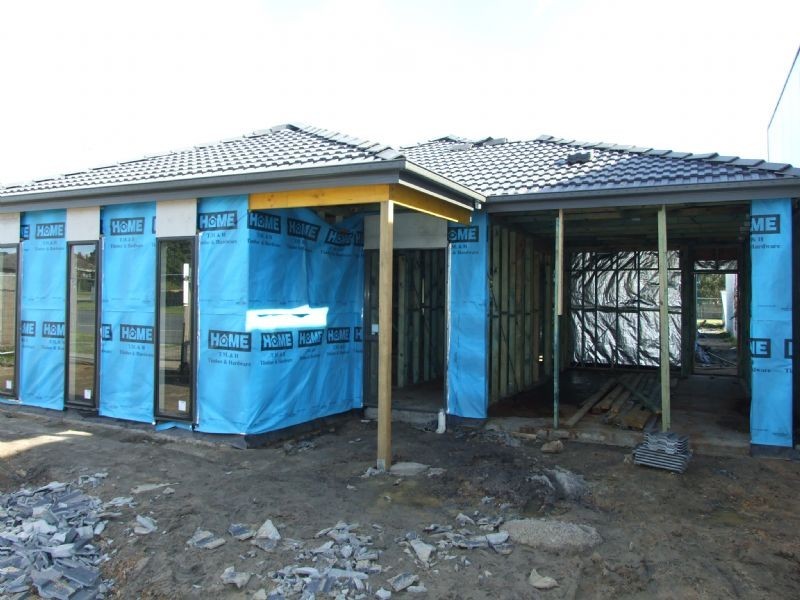 1 & 2/4 Linton Avenue, Moe VIC 3825