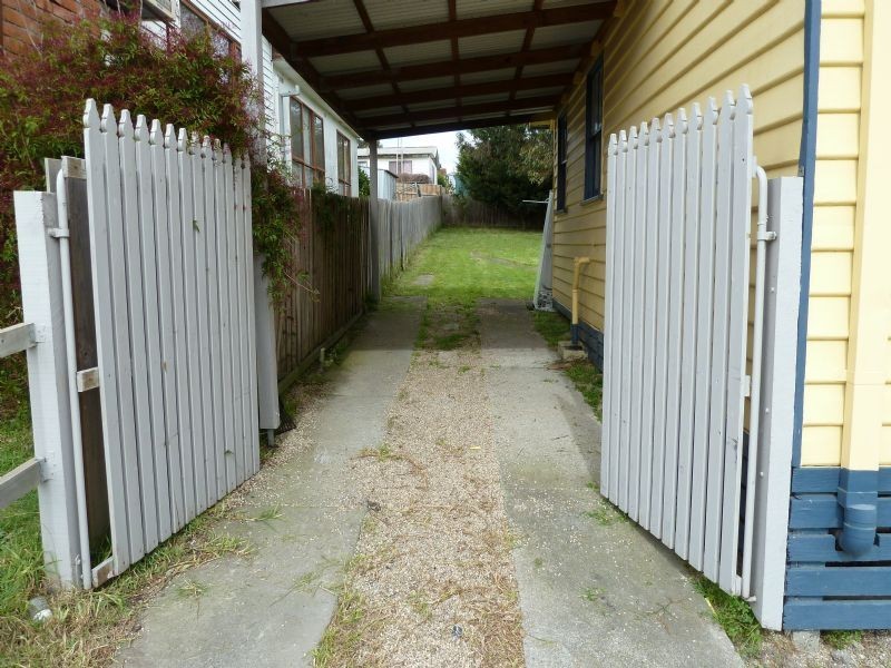 9 Charles Street, Moe VIC 3825