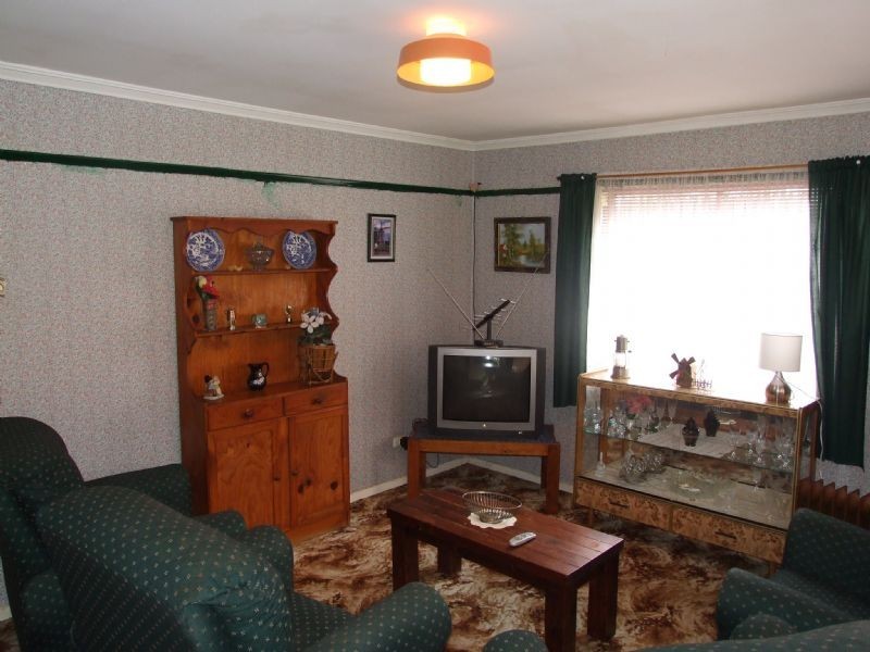 4 Turnbull Street, Willow Grove VIC 3825