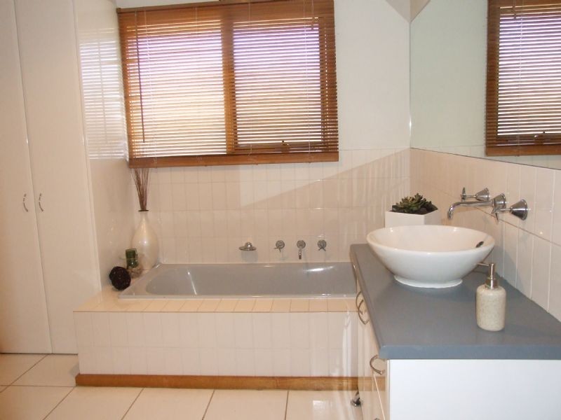 10 Moffatt Street, Moe VIC 3825