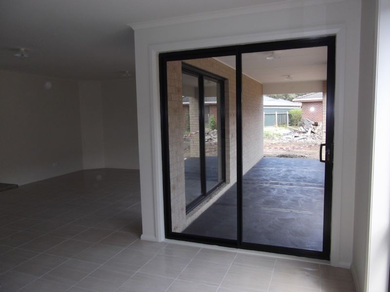 6 Crombe Court, Newborough VIC 3825