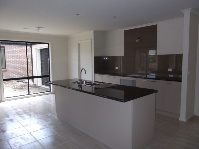 6 Crombe Court, Newborough VIC 3825