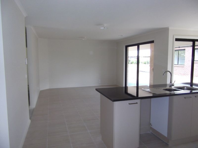 6 Crombe Court, Newborough VIC 3825