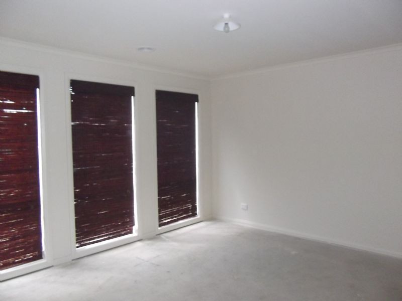 6 Crombe Court, Newborough VIC 3825