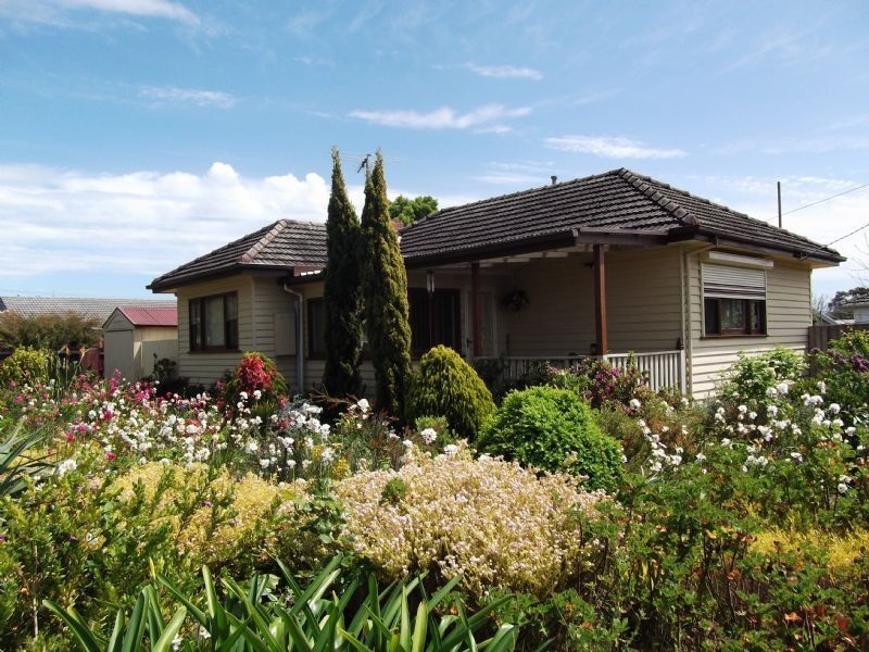 8 Roberts Street, Moe VIC 3825