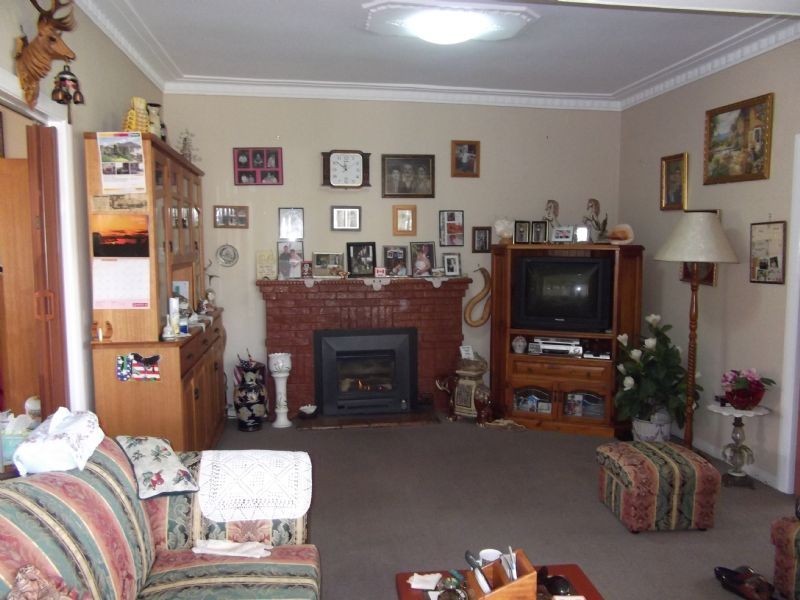 8 Roberts Street, Moe VIC 3825