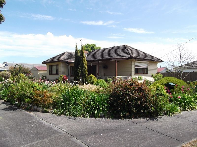 8 Roberts Street, Moe VIC 3825