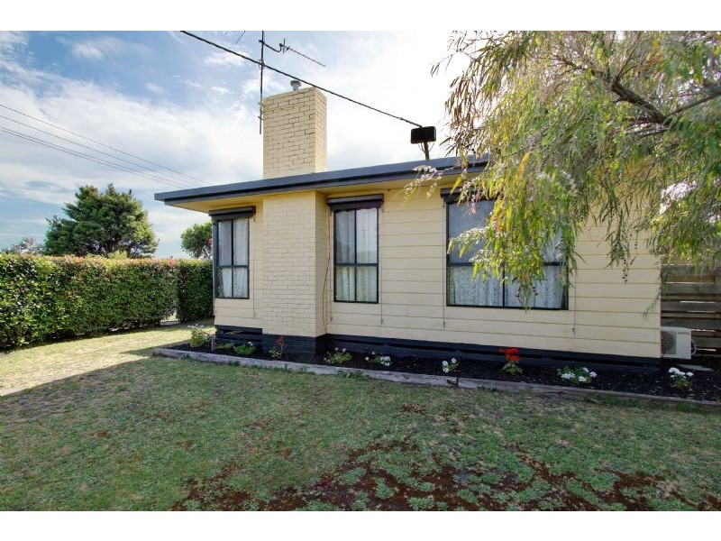 37 Alexander Avenue, Moe VIC 3825