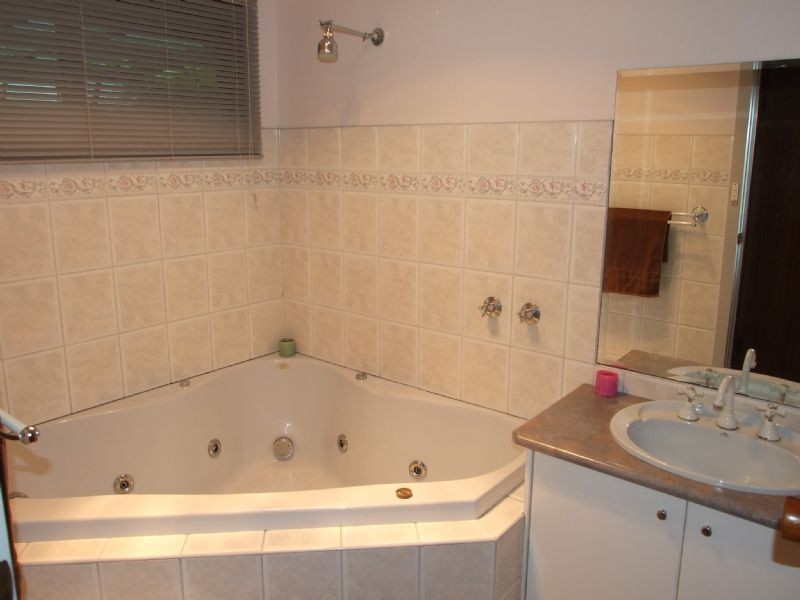 11 Burnside Street, Moe VIC 3825