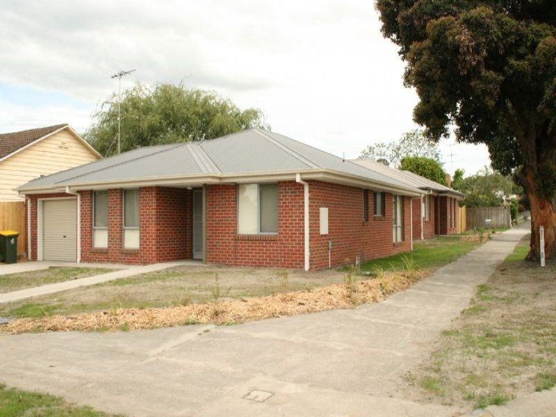 Unit 1 & 2 105 Service Road, Moe VIC 3825