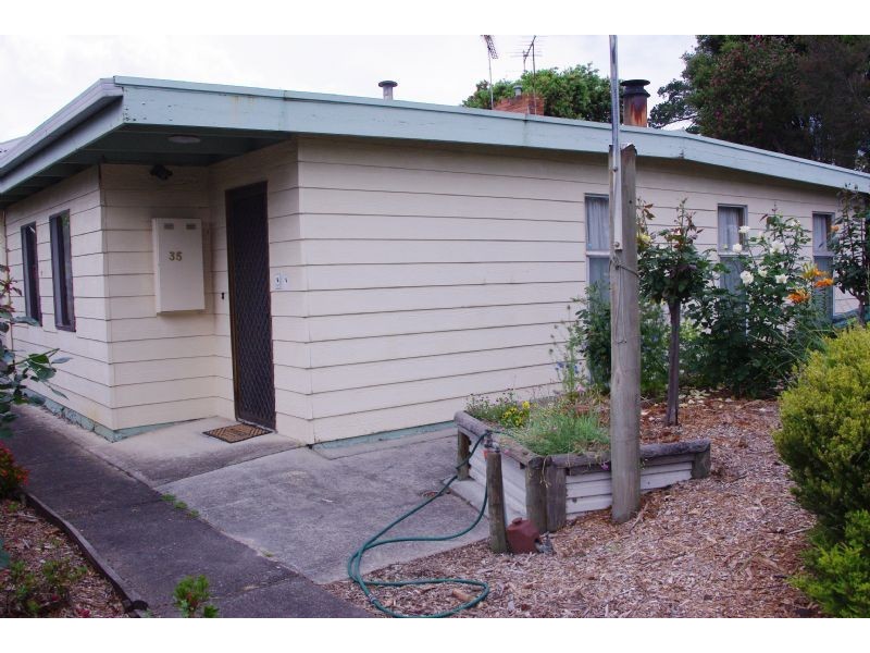 35 Alexander Avenue, Moe VIC 3825