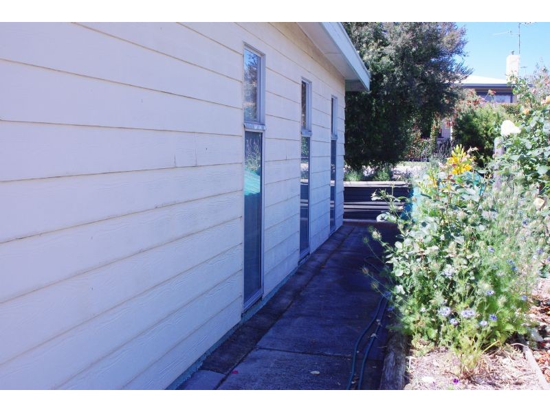 35 Alexander Avenue, Moe VIC 3825