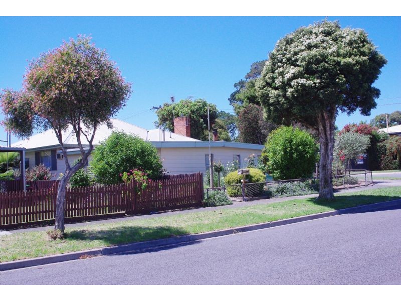 35 Alexander Avenue, Moe VIC 3825