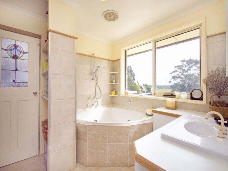 15 Links Road, Newborough VIC 3825