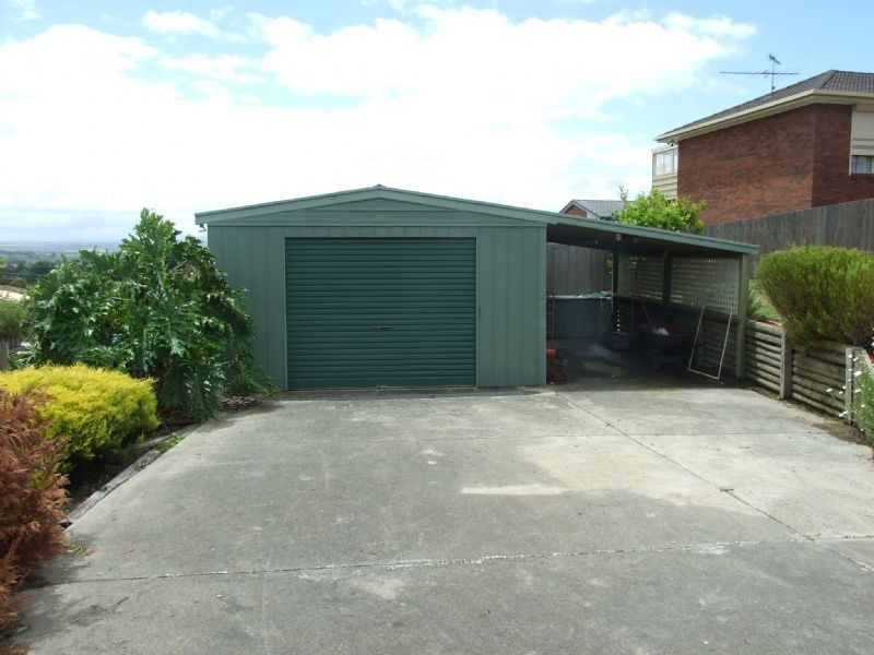 2 Taurus Way, Moe VIC 3825