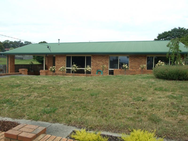 14 Scorpio Drive, Moe VIC 3825