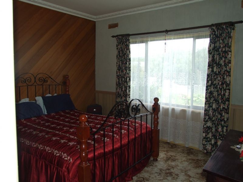 132 Service Road, Moe VIC 3825