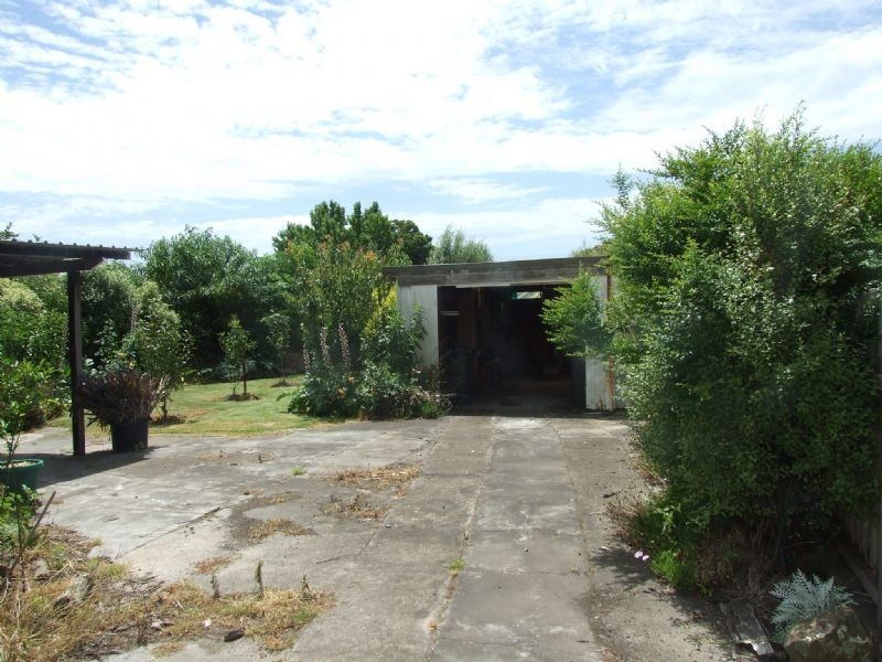 132 Service Road, Moe VIC 3825