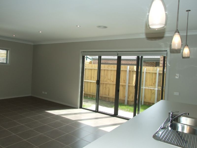 1/4 Linton Avenue, Moe VIC 3825