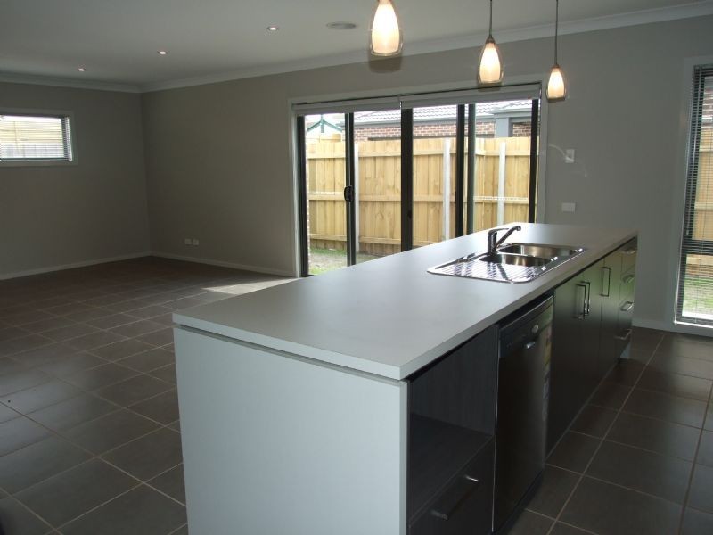 1/4 Linton Avenue, Moe VIC 3825