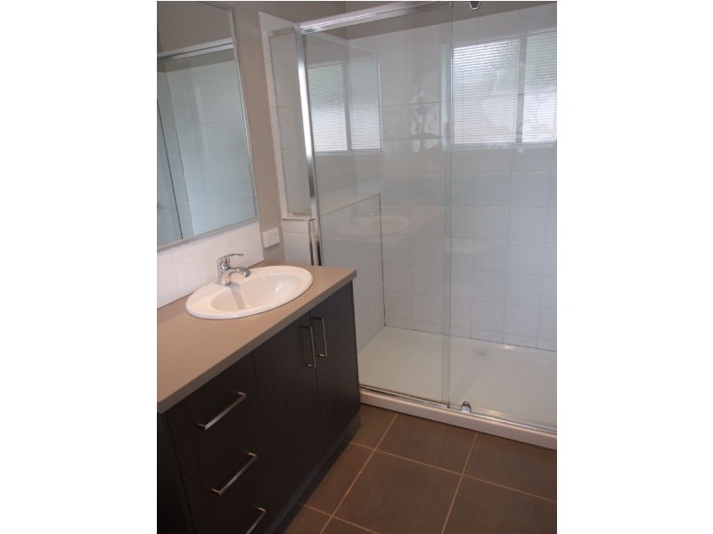 1/4 Linton Avenue, Moe VIC 3825