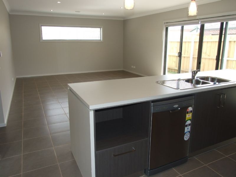 1/4 Linton Avenue, Moe VIC 3825