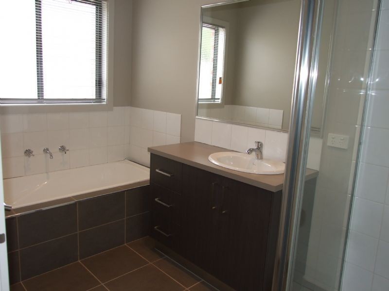 1/4 Linton Avenue, Moe VIC 3825