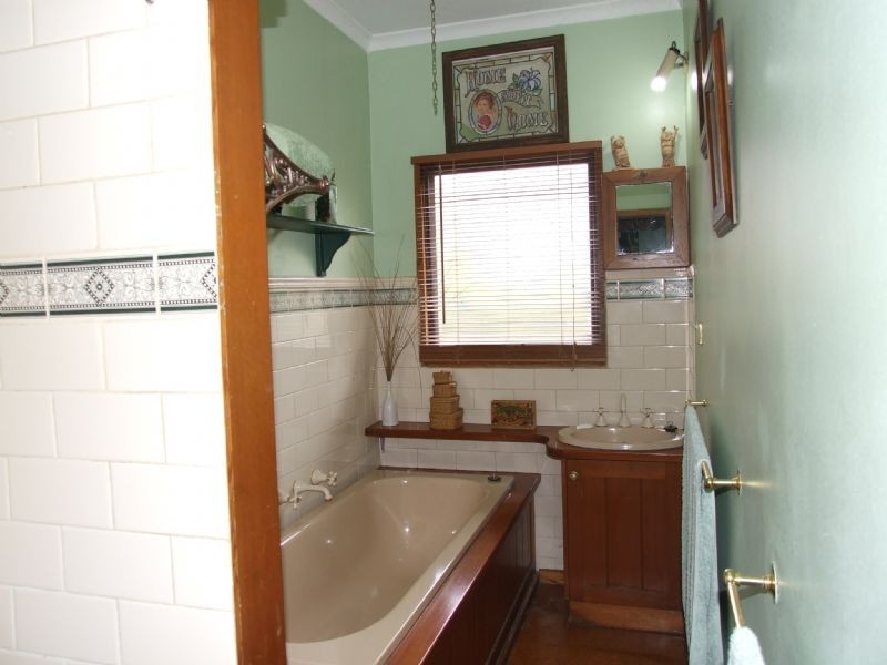 25 Railway Crescent, Moe VIC 3825