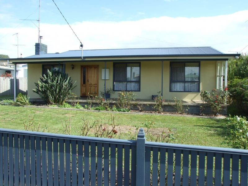 9 Mirboo Street, Newborough VIC 3825