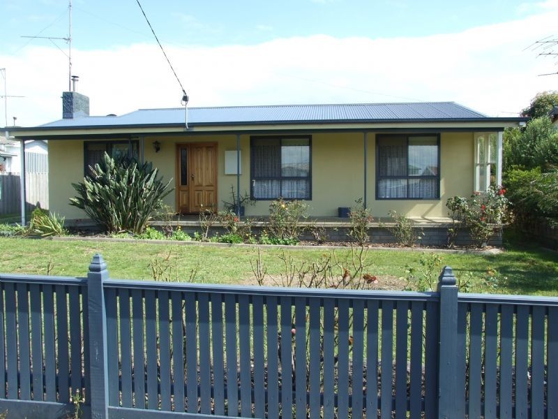 9 Mirboo Street, Newborough VIC 3825