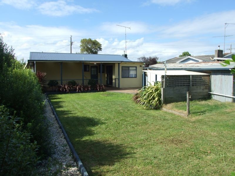 9 Mirboo Street, Newborough VIC 3825