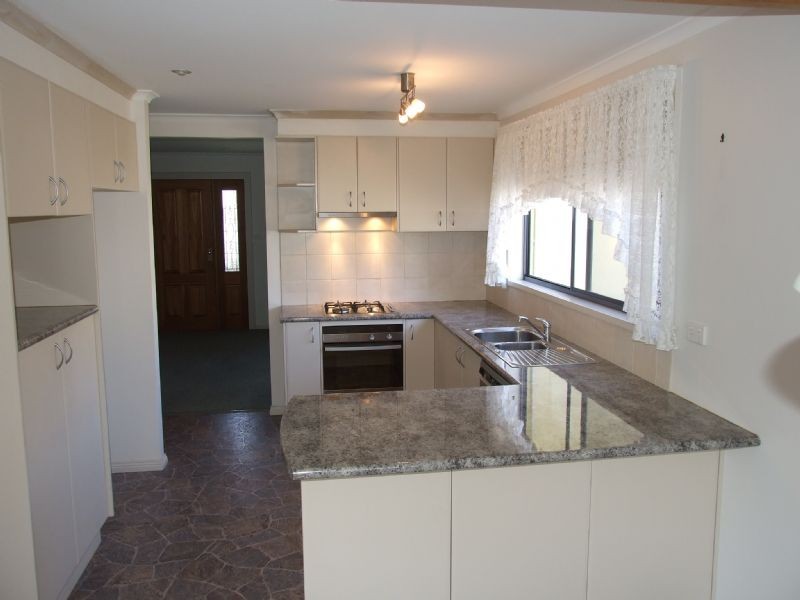 9 Mirboo Street, Newborough VIC 3825