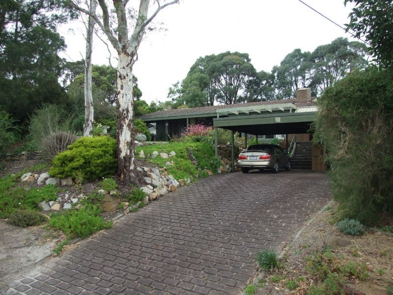 8 Fairway Dv, Yallourn Heights, Newborough VIC 3825