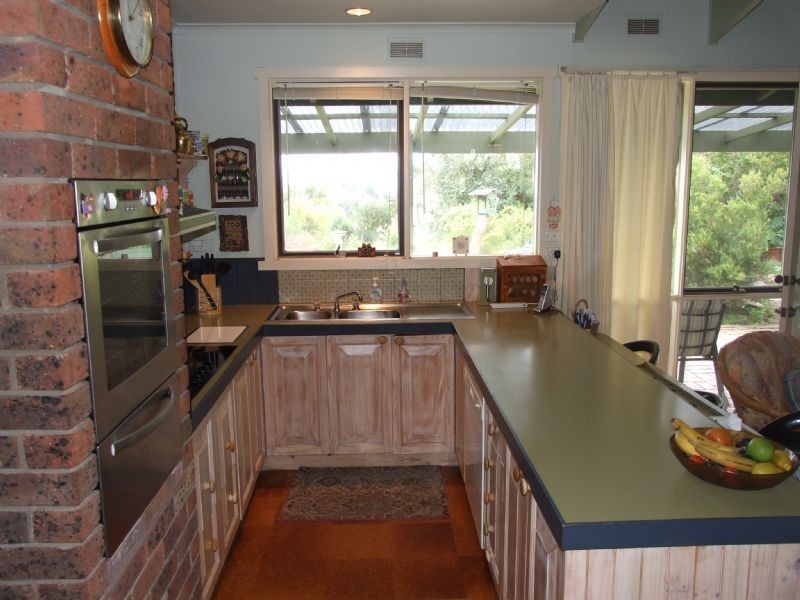 8 Fairway Dv, Yallourn Heights, Newborough VIC 3825