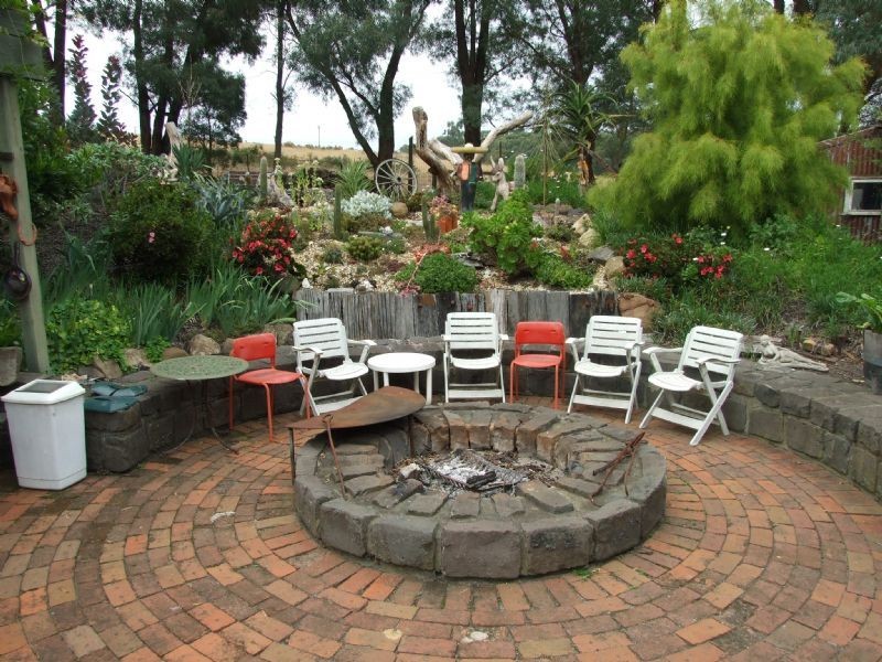 8 Fairway Dv, Yallourn Heights, Newborough VIC 3825